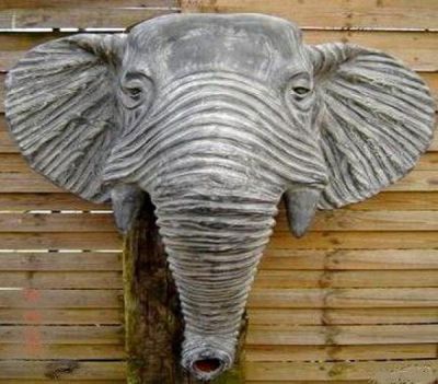 T�te d'�l�phant en terre cuite